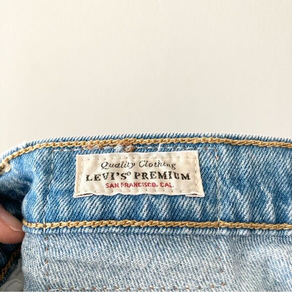 Levi’s Premium Ribcage Straight Ankle Jeans in Tango Fade 24 - Picture 4 of 7